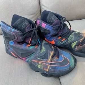 Nike lebron akronite XIII 13